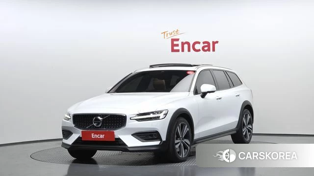 Volvo V60 Cross-Country 2nd Generation 2020 Белый из Кореи