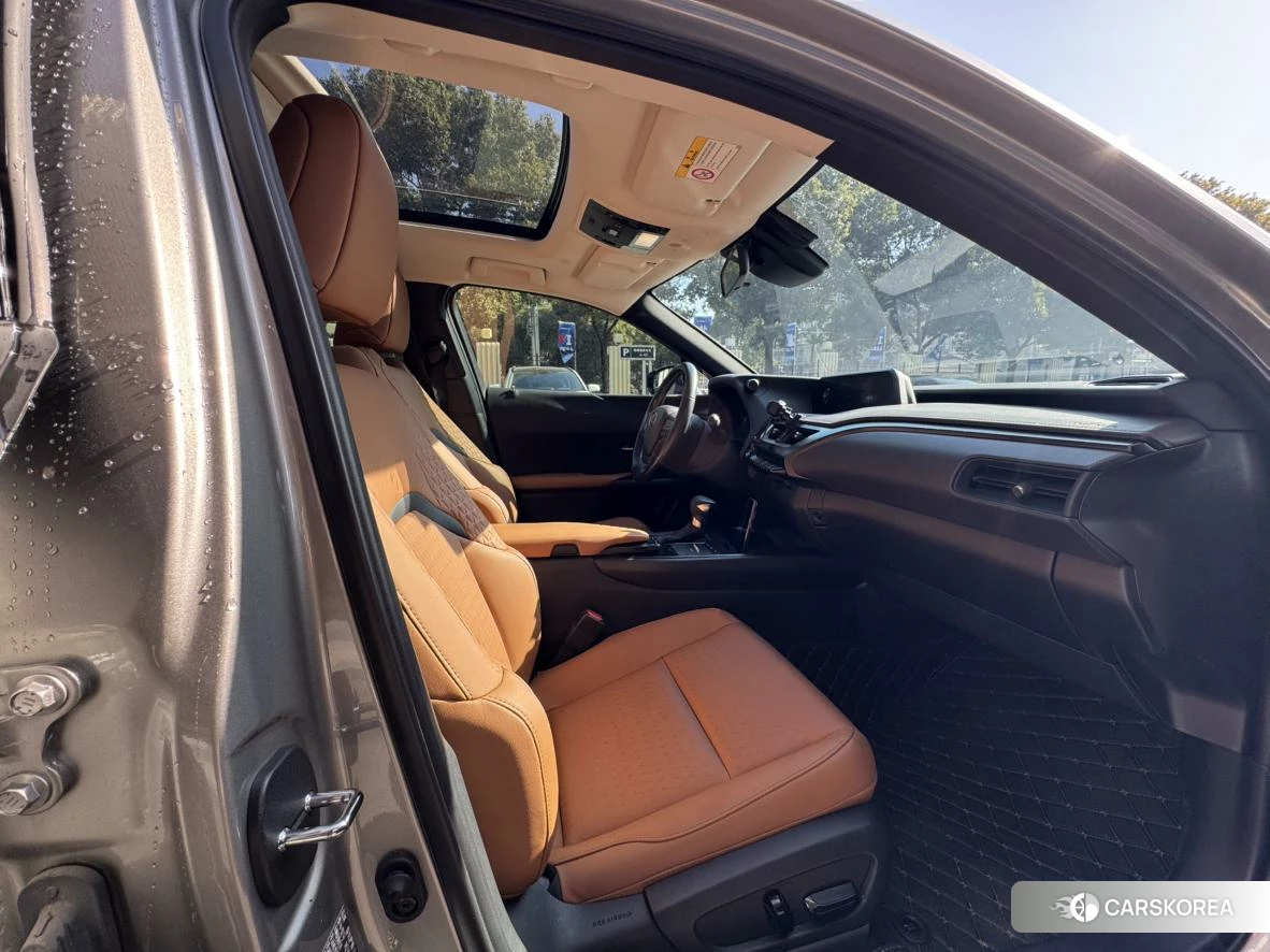 Lexus UX 2019 Серебристо-серый из Китая