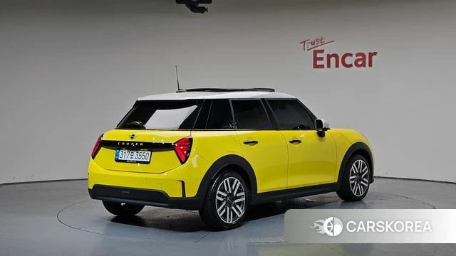 Mini Cooper C 4th generation 2025 Желтый из Кореи