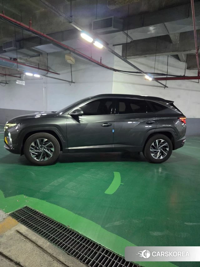Hyundai Tucson (NX4) 2021 Темно-зеленый из Кореи