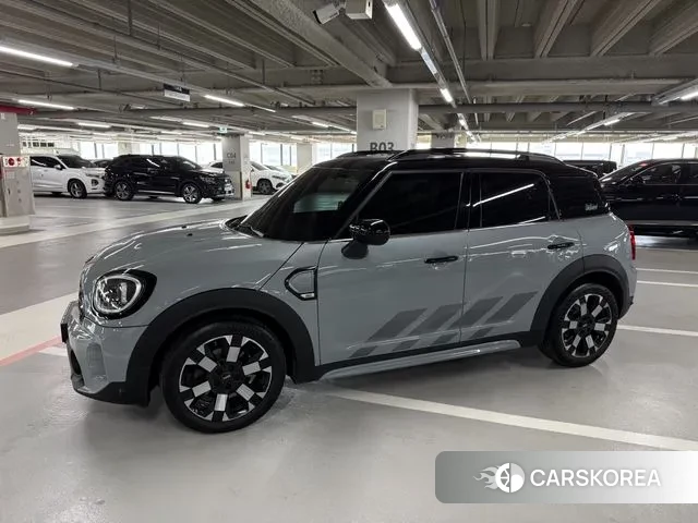 Mini Cooper Countryman 2022 Светло-серебряный цвет из Кореи