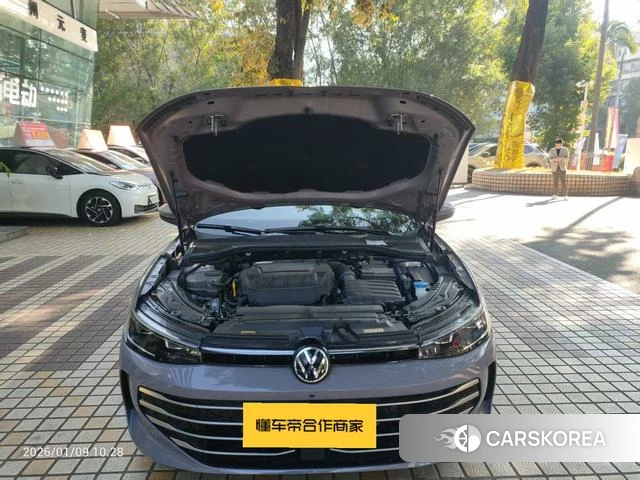 Volkswagen Passat 2024 Темно-серый из Китая