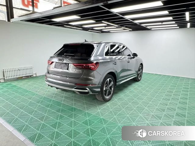 Audi Q3 2023 Темно-серый из Китая