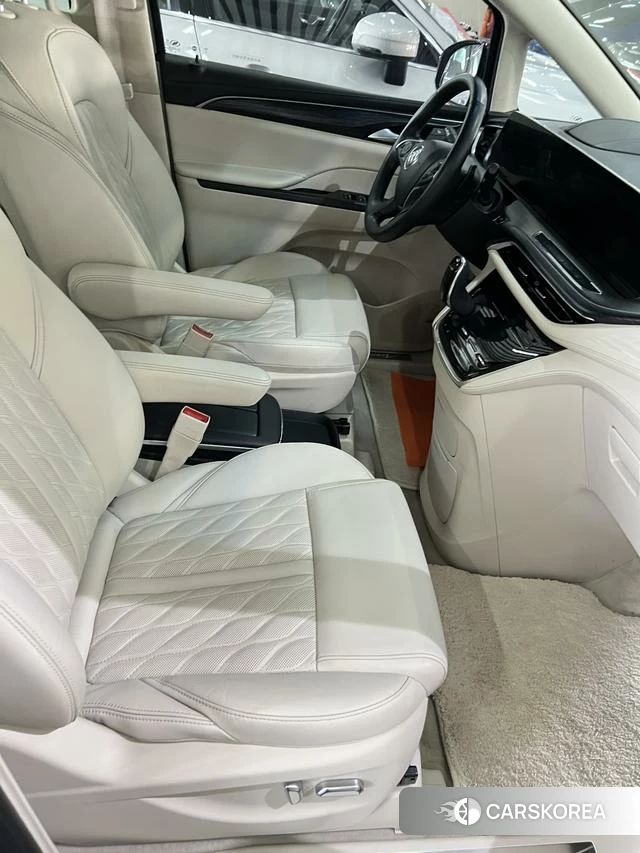 Buick GL8 2021 Красный из Китая