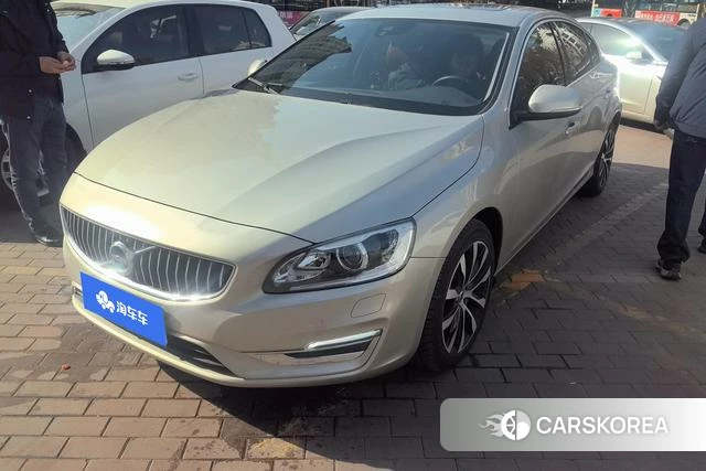 Volvo S60 2019 Серебристо-серый из Китая