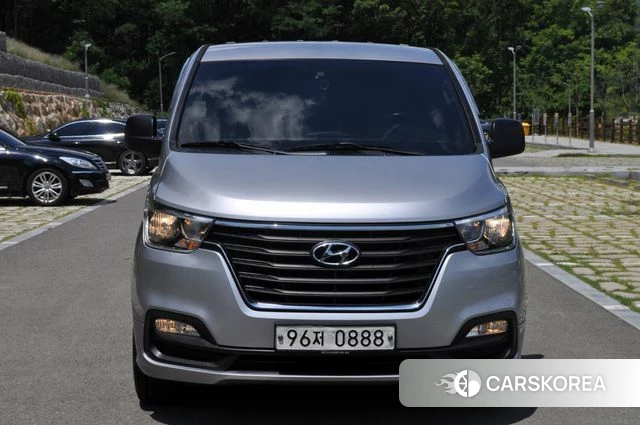 Hyundai The New Grand Starex 2019 Серебристо-серый из Кореи