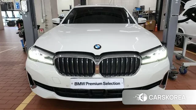 BMW 5 Series (G30) 2021 Белый из Кореи