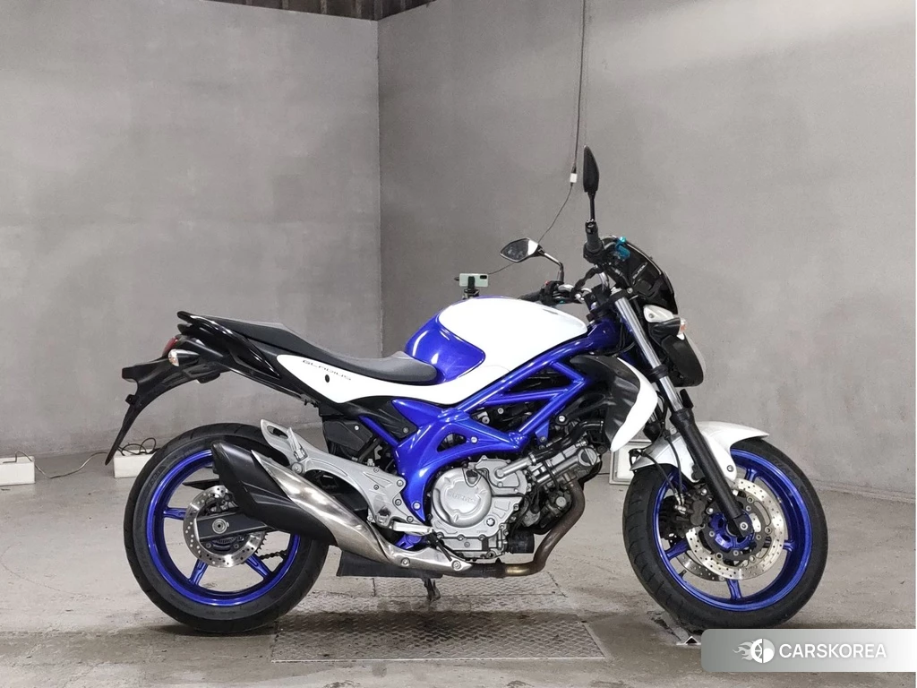Проданный Suzuki GLADIUS 400 2012 из Японии, фото 2