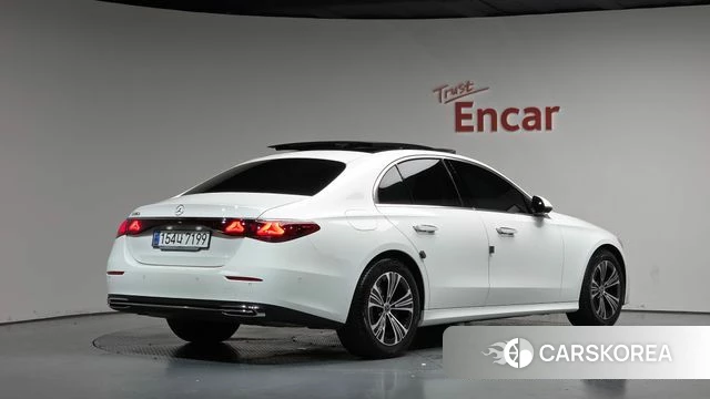 Mercedes-Benz E-Class W214 2025 Белый из Кореи