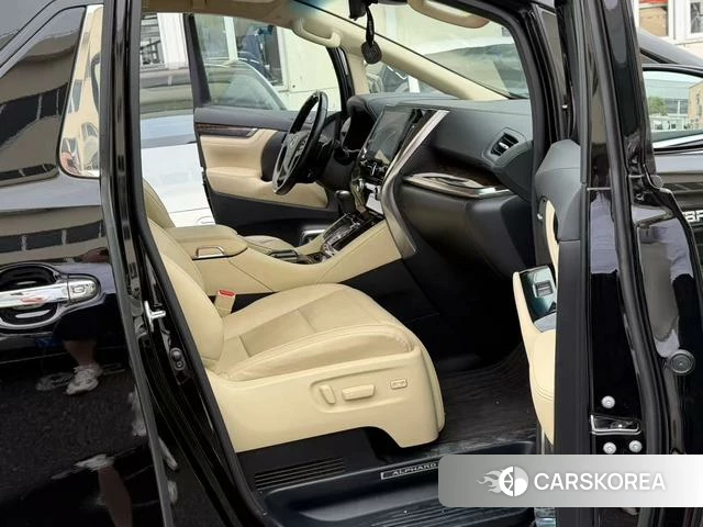 Toyota Elfa 2023 Черный из Китая