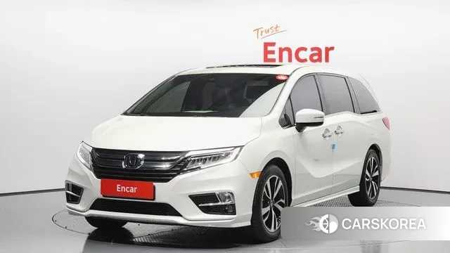 Honda Odyssey 2018 Белый из Кореи