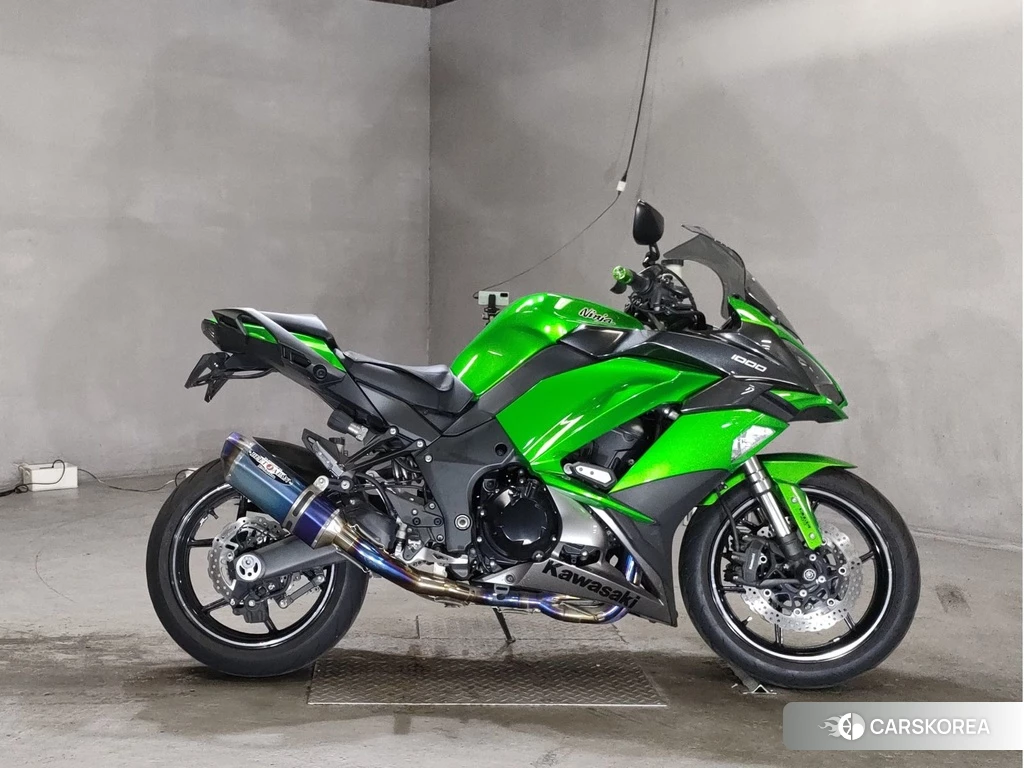 Проданный Kawasaki Z1000 2017 из Японии