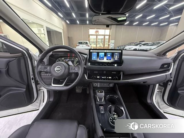 Nissan Qijun 2022 Белый из Китая