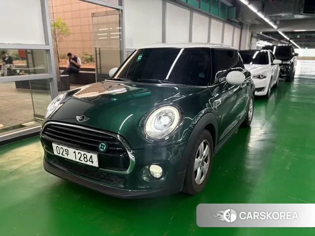 Mini Cooper 2018 Темно-зеленый из Кореи