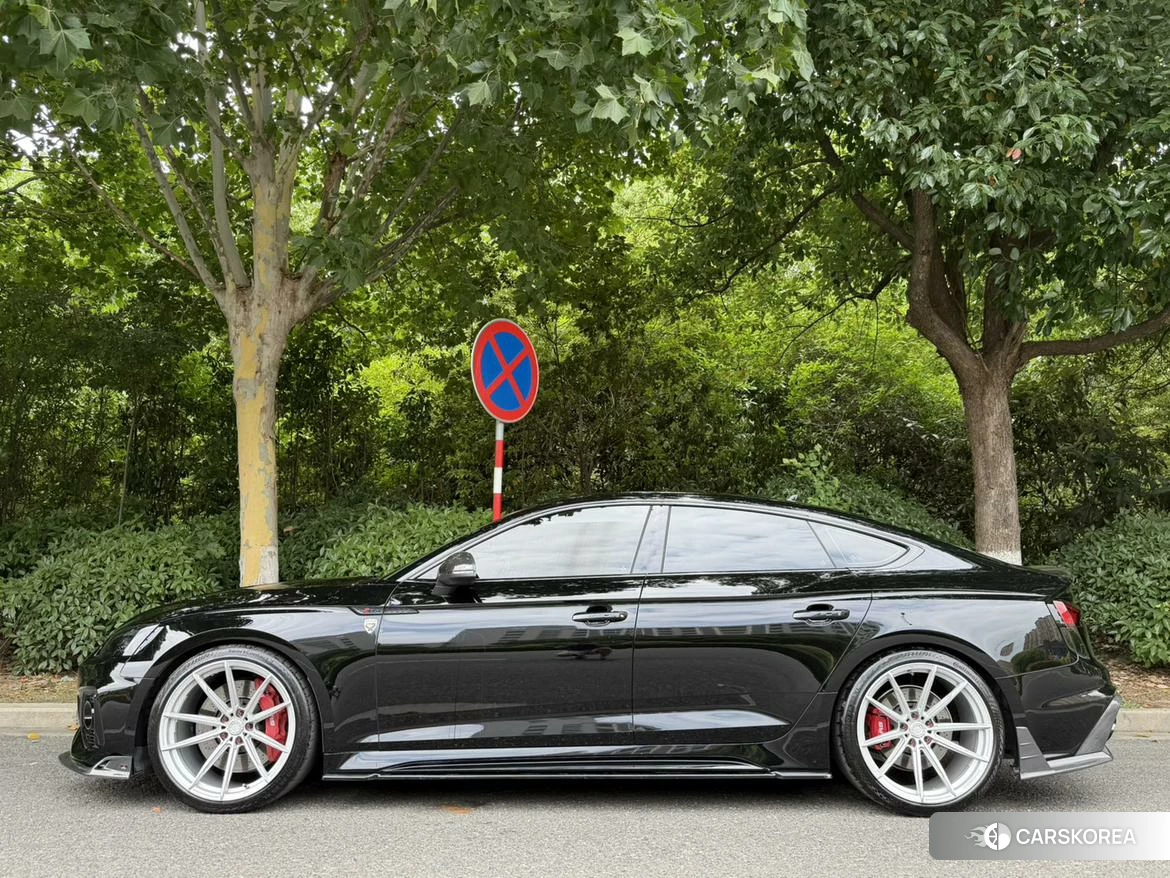 Audi RS 5 2023 Черный из Китая