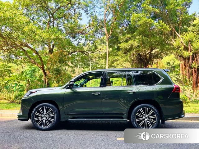 Lexus LX 2022 Зеленый из Китая
