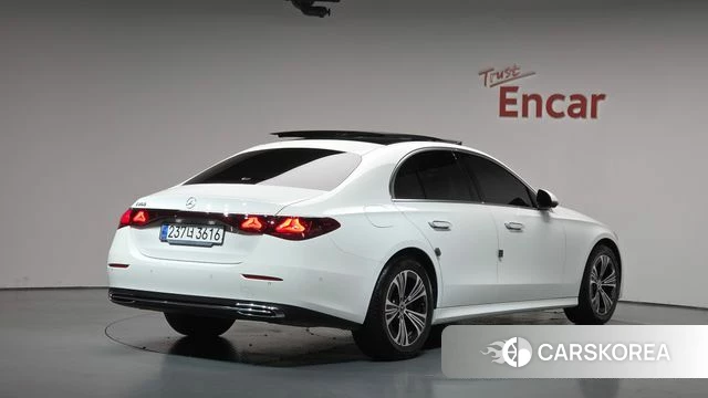 Mercedes-Benz E-Class W214 2024 Белый из Кореи