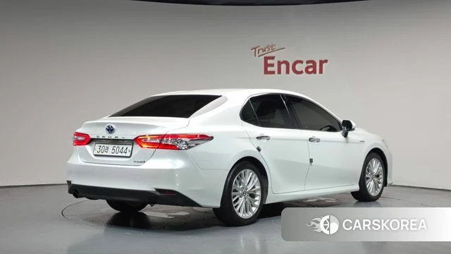 Toyota Camry (XV70) 2018 Белый из Кореи