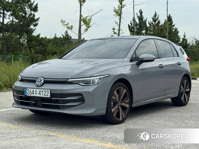 Volkswagen Golf 8th Generation 2025 Серебристо-серый из Кореи