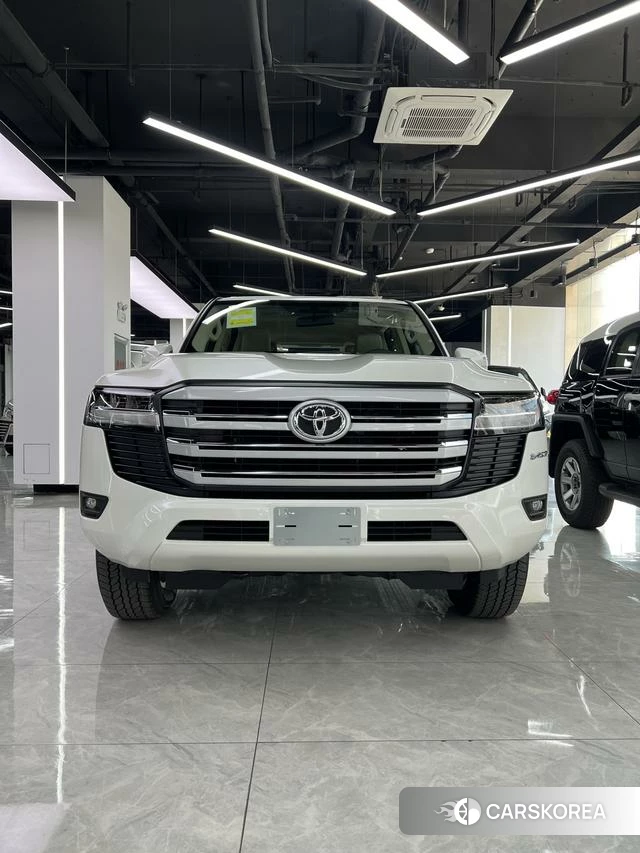 Toyota Land Cruiser (imported) 2025 Белый из Китая