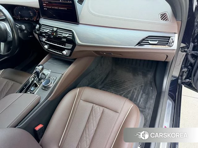 BMW 5 series 2022 Черный из Китая