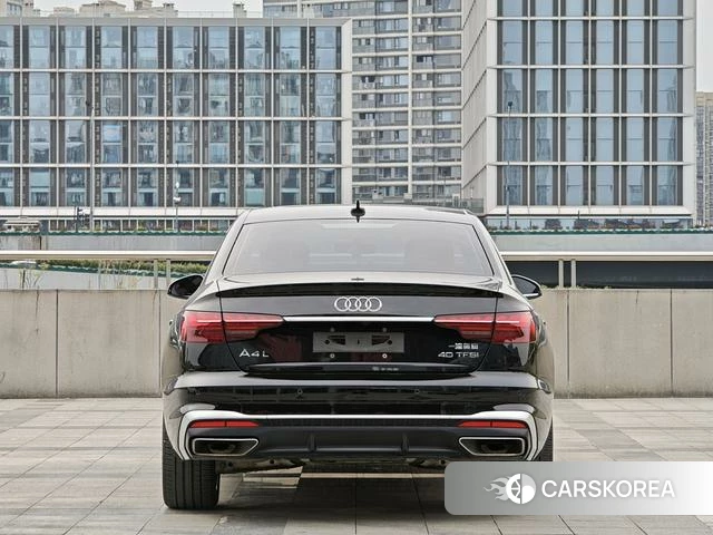 Audi A4L 2021 Черный из Китая