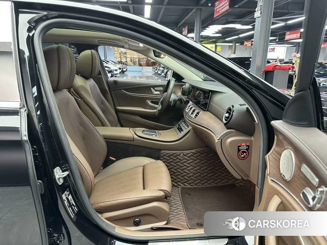 Mercedes-Benz E-class 2022 Черный из Китая