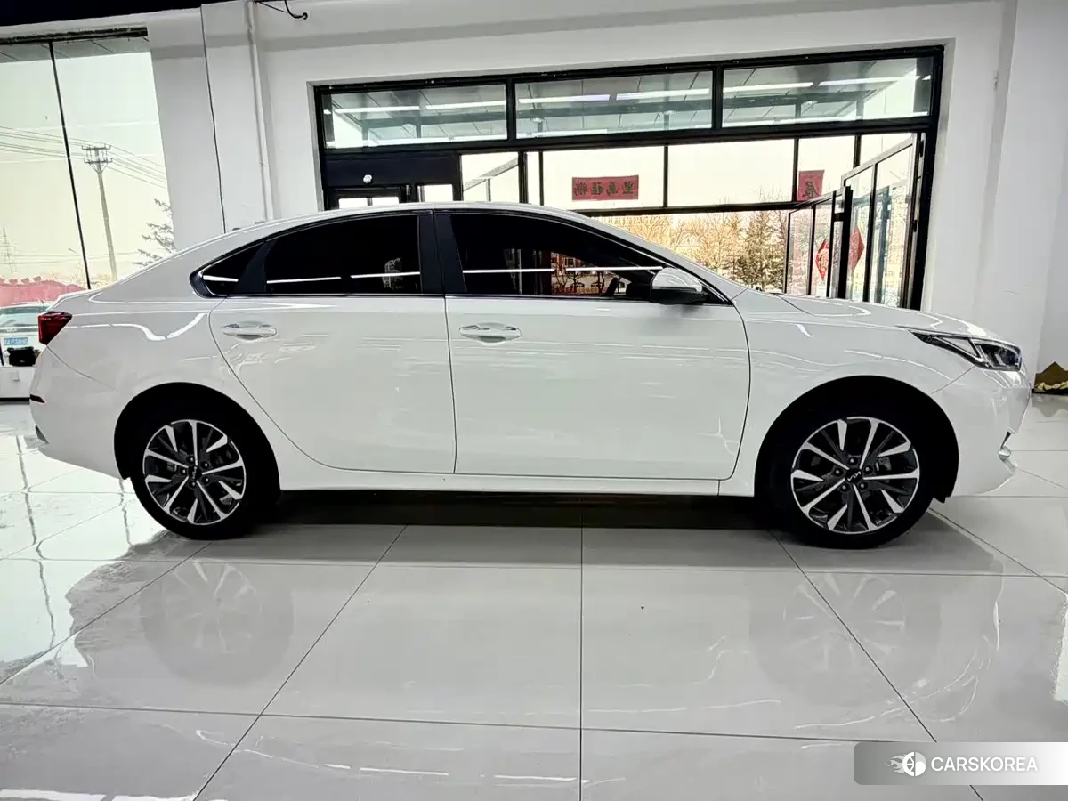 Kia K3 2022 Белый из Китая
