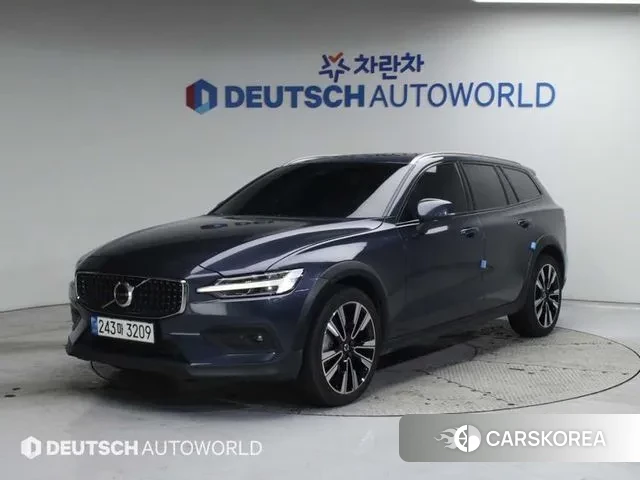 Volvo V60 Cross-Country 2nd Generation 2022 Синий из Кореи