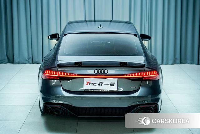 Audi A7 2022 Темно-серый из Китая