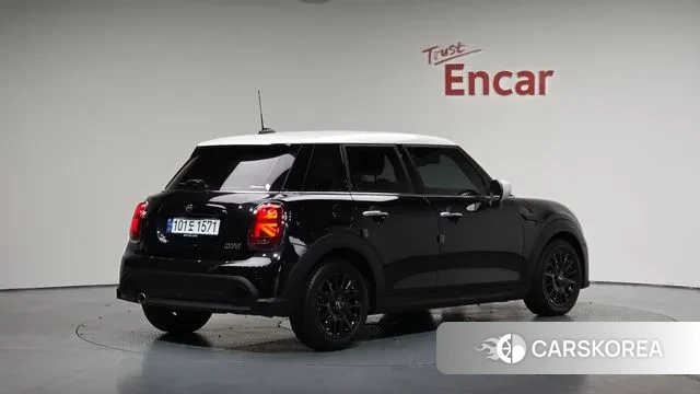 Mini Cooper 2024 Черный из Кореи