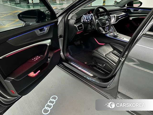 Audi A6L 2023 Темно-серый из Китая