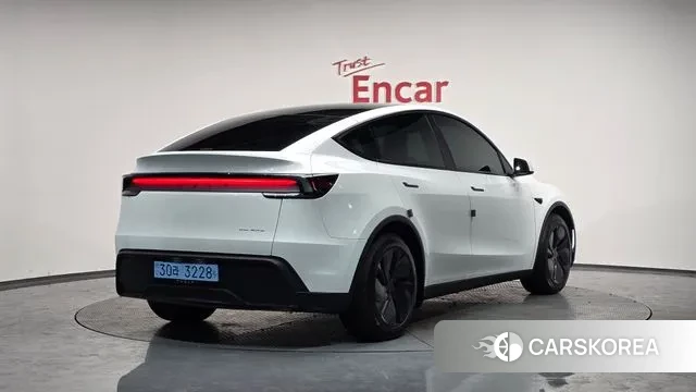 Tesla Model Y 2025 Белый из Кореи