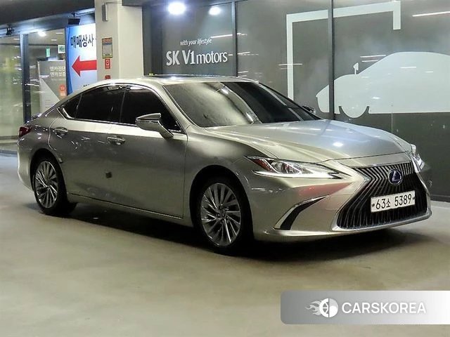Lexus ES300h 7th generation 2019 Серебристо-серый из Кореи