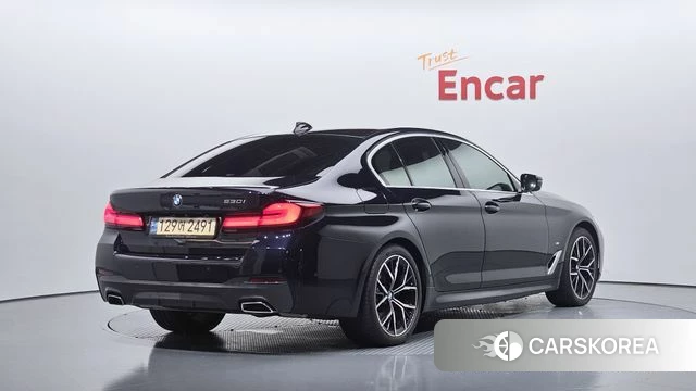 BMW 5 Series (G30) 2022 Черный из Кореи