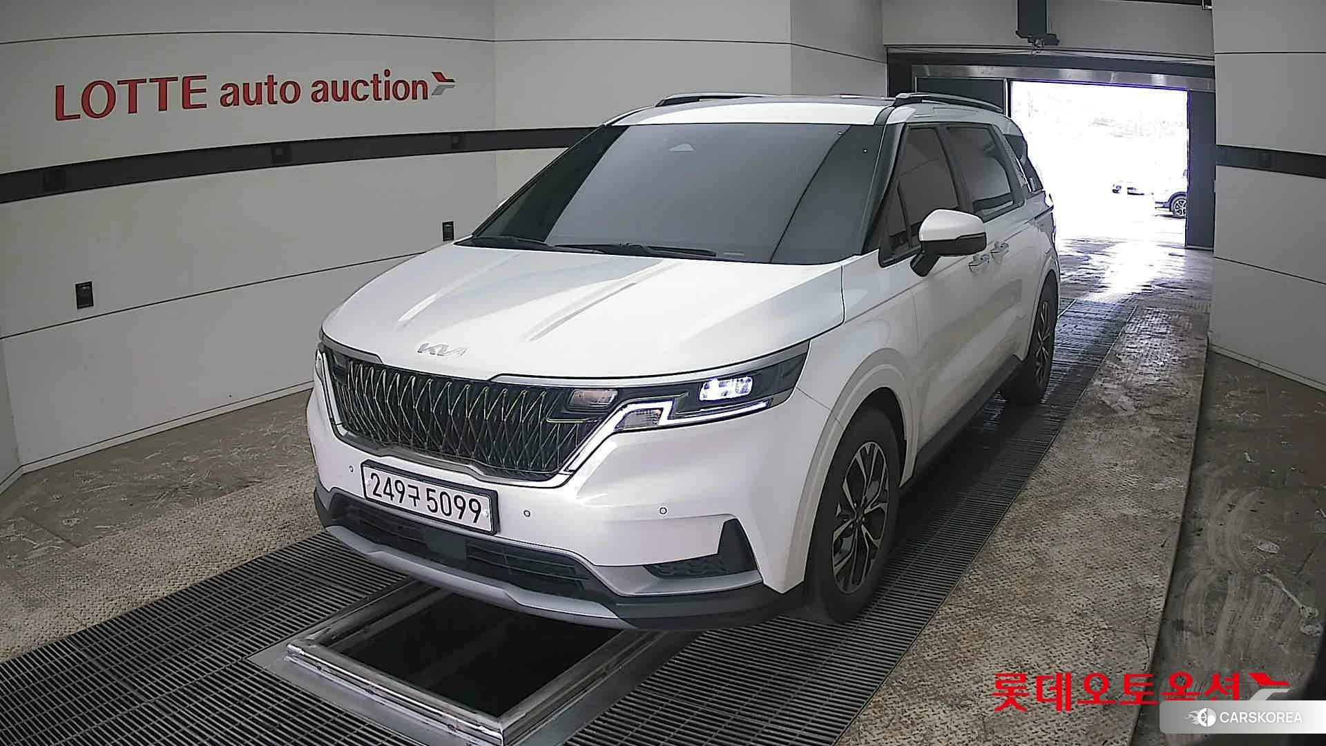 Kia Carnival 2023 Белый из Кореи