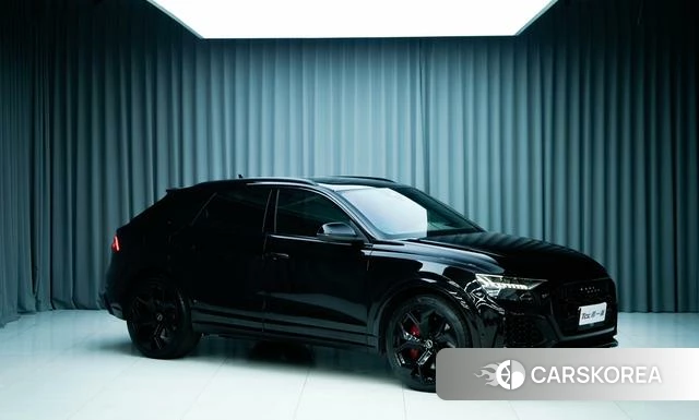 Audi RS Q8 2022 Черный из Китая