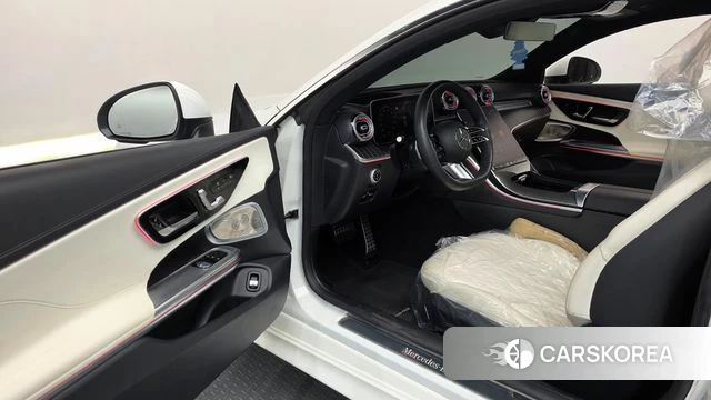 Mercedes-Benz CLE-Class C236 2024 Белый из Кореи