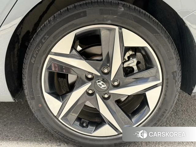 Hyundai Elantra 2023 Темно-серый из Китая