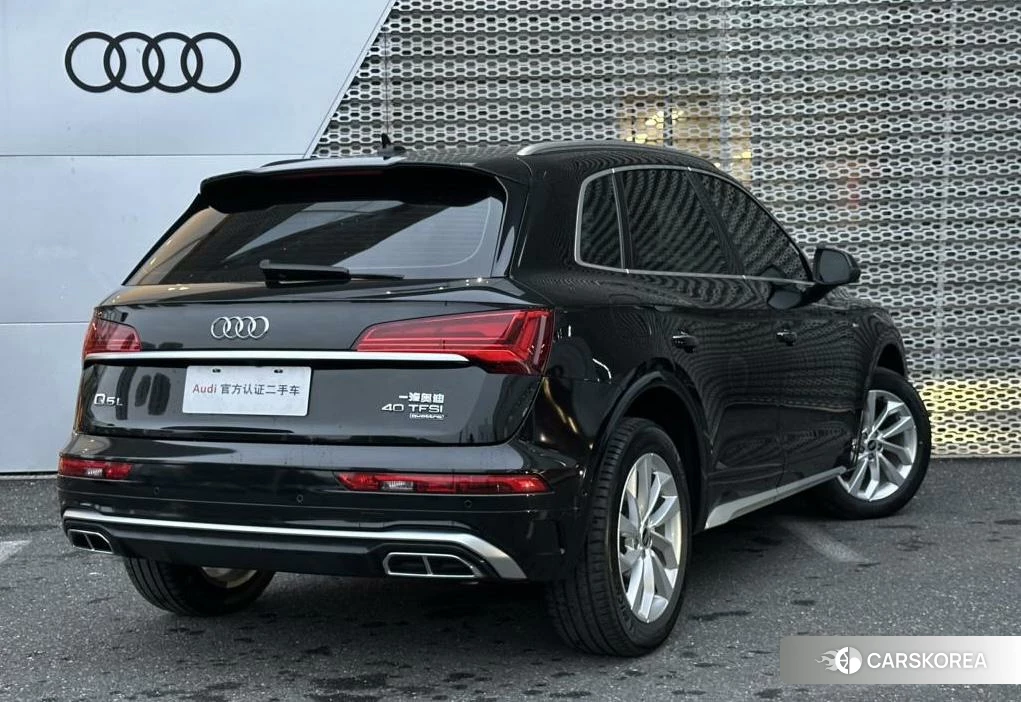 Audi Q5L 2021 Черный из Китая