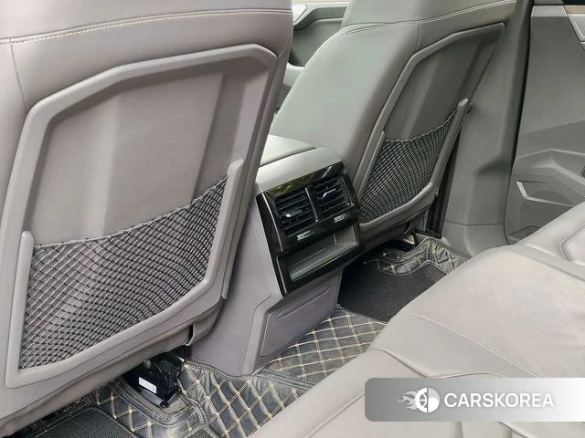 Volkswagen Touareg 2023 Черный из Китая