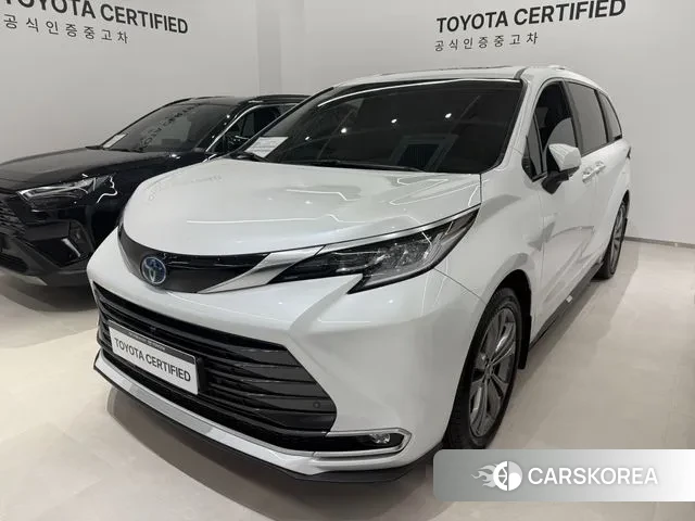 Toyota Sienna 4th Generation 2025 Белый из Кореи