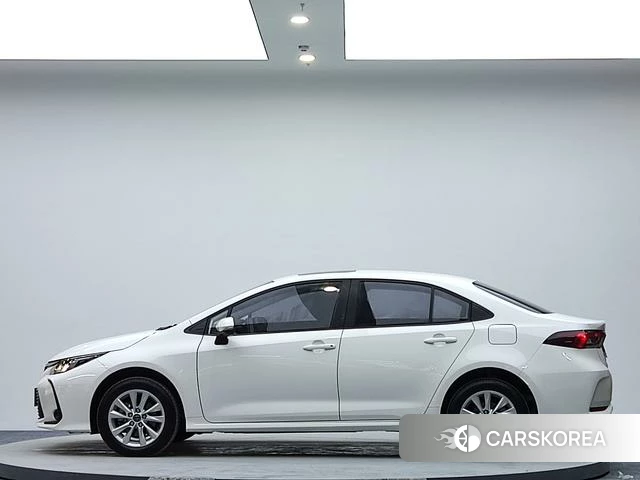 Toyota Corolla 2023 Белый из Китая