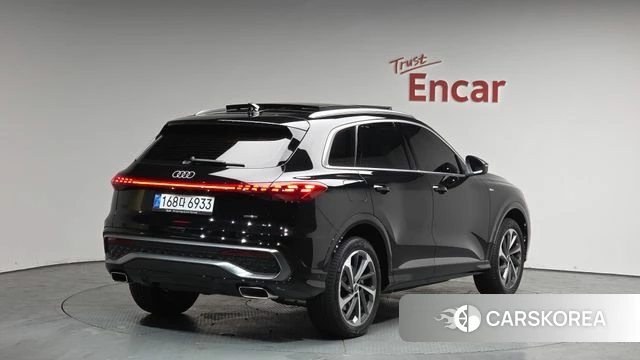 Audi Q5 (80A) 2025 Черный из Кореи