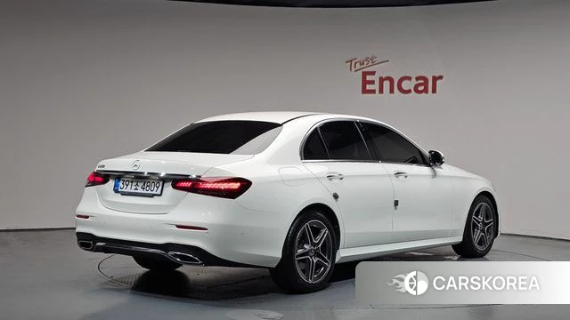 Mercedes-Benz E-Class W213 2022 Белый из Кореи