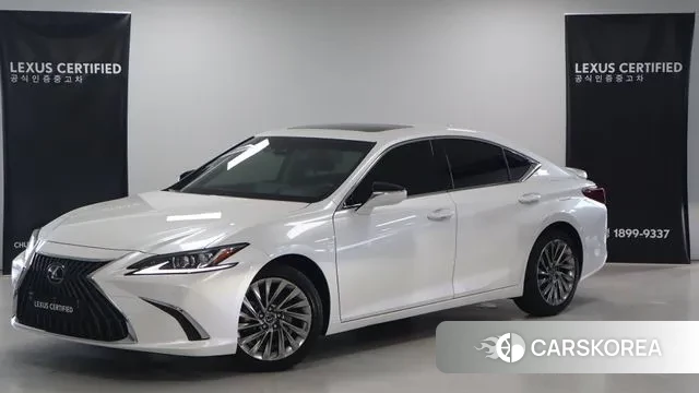Lexus ES300h 7th generation 2024 Белый из Кореи