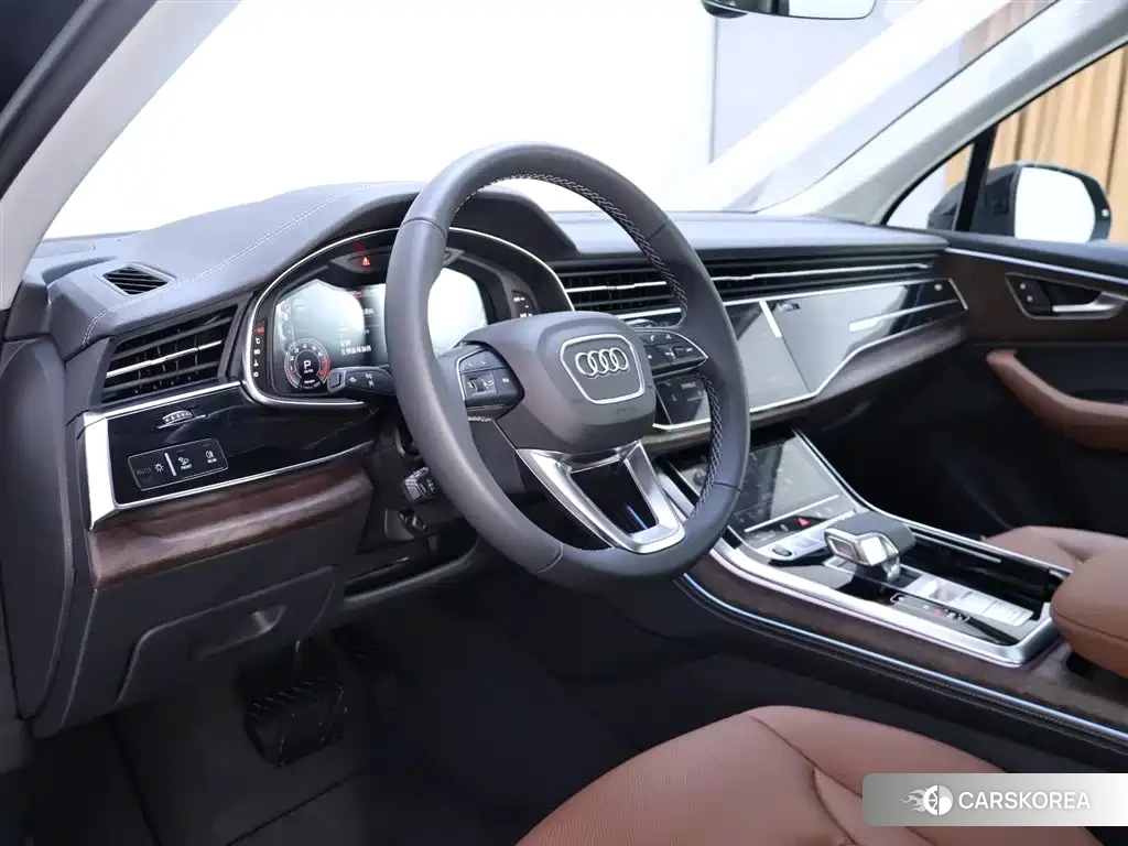 Audi Q7 2026 Черный из Китая