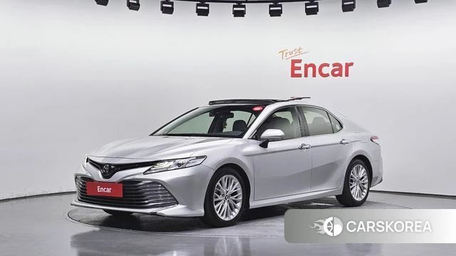 Toyota Camry (XV70) 2018 Серебряный из Кореи