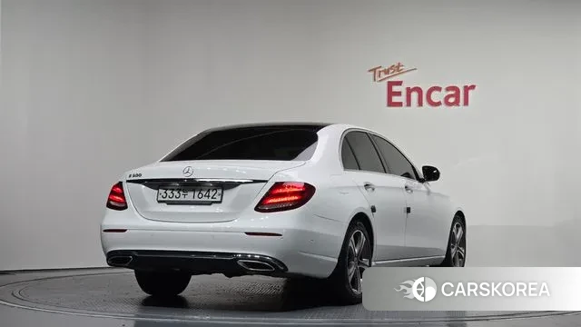 Mercedes-Benz E-Class W213 2019 Белый из Кореи