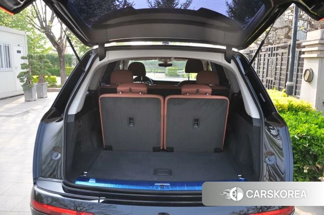 Audi Q7 2021 Черный из Китая